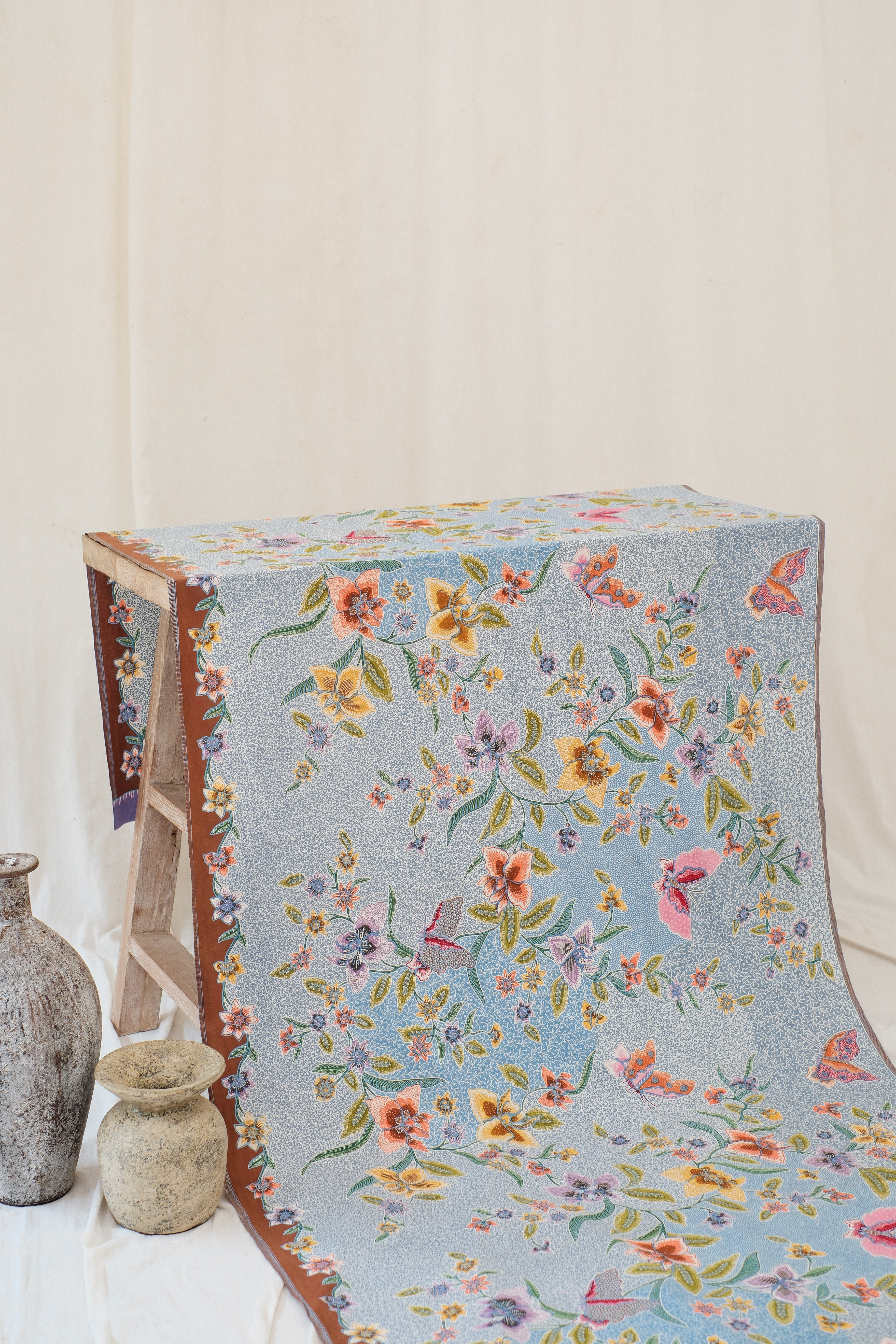 Motif Eksklusif